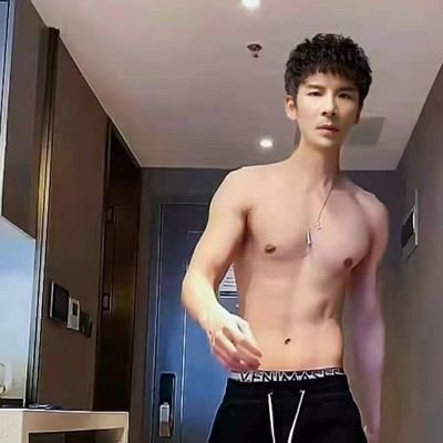 25/179/65/17.5/1
直男被快乐掰弯了…
不闲聊，不墨迹，懂？🉑🈳降……
器大活好……翘……好看…Kiss🔟级……Top
会顶…