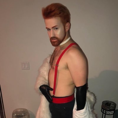 I’m just a gay man here for nudes and maybe selling some content 😈😈😈