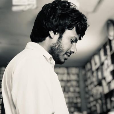 ،منھنجو جنم ان چيڪي مٽيءَ منجھان آهي
.جنھن مان خوشبوءِ رجا ڏاھر ۽ حشو جي ايندي آھي
(دولت راگھاڻي)