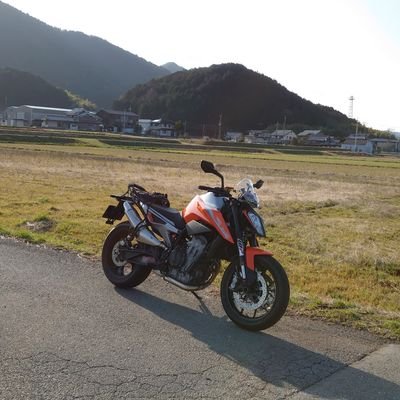 バイクKTM🍊790DUKE
50代で大型二輪取得🤩
第二の青春を謳歌中😆
オレンジ大好き790duke乗りの陽気な大阪のおばちゃん
無言フォローさせていただきますが宜しくお願いします🙇