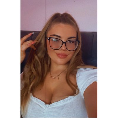 AoifeMckenna12's profile picture. 