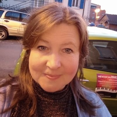 Je suis enseignante indépendante de russe,de FLE,français langue étrangère,interprète en russe- français,guide privé pour vos voyages dans les pays russophones.