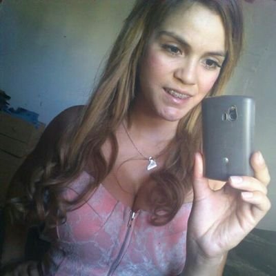 EmaHuev95049825's profile picture. me gusta que me piquen el ombligo y que me  tapan la boca