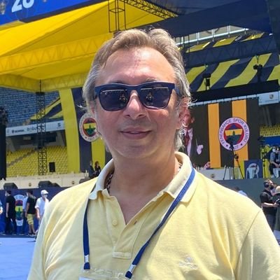 Armaya ve Sarı & Lacivert renklere gönül veren Atatürkçü, Fenerbahçe Spor Kulübü Kongre Üyesi. Dar ağacında olsak bile son sözümüz Fenerbahçe.