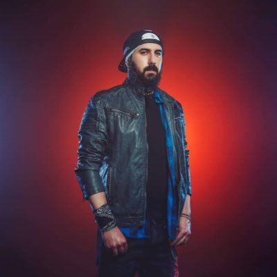 hector_hernaez's profile picture. Bajista de estudio y en @zenobiabanda