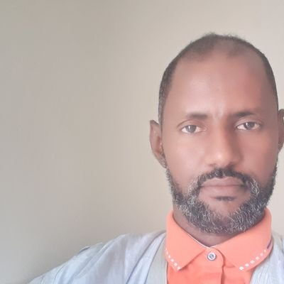 شخص يميل إلى البساطة. يحب الخير للناس، ومهتم بحماية البيئة، والمحافظة على نظام الطبيعة.
ولدي هواية التأليف والكتابة.