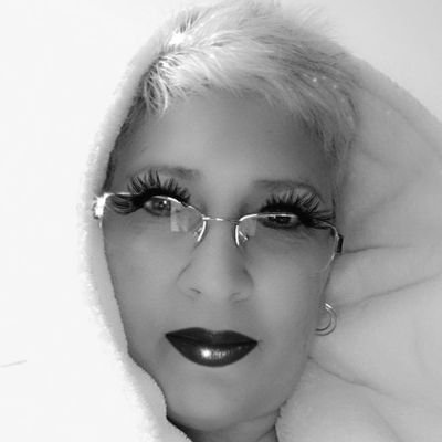 Carlamarieoneil's profile picture. I'm a black and white, yes or no person, no grey area in my life.