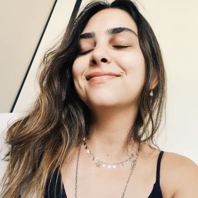 mariquick_'s profile picture. respeita a moça