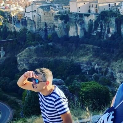 alexbio's profile picture. conociendo mundo … real y virtual. show must go on con @HigueroMonedero