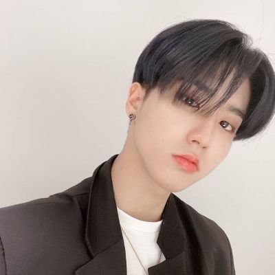 ♡✮ #한지성🍰 ; @Stray_Kids🎱 𝙡𝙤𝙫𝙚 𝙥𝙖𝙜𝙚