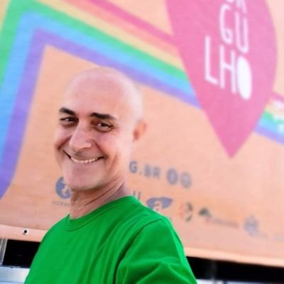 Ex diretor do Museu da Diversidade Sexual de São Paulo, formado em Marketing e ativista LGBT