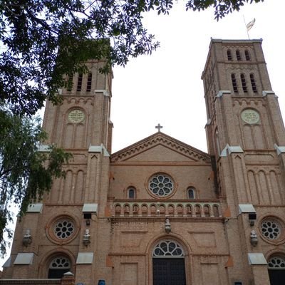 In 1914 the missionaries began constructing amodern cathedral at Lubaga (Rubaga). Construction was completed in 1925.