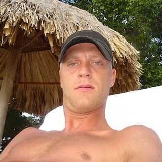 dnomyarsnevets's profile picture. 