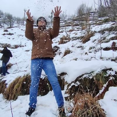 pk0846141's profile picture. नैनीताल में घर है ,दिल्ली में नौकरी है, प्रोफेशन से इंजीनियर हैं,दिल से पहाड़ी 🙂🙂🙂
Pahadi Hue UK 04