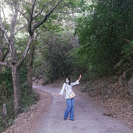 riaathaakur's profile picture. 