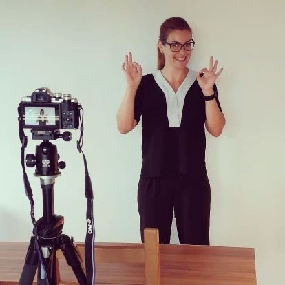 ElenaJahn's profile picture. Sign language doctoral student, in love with Hamburg, cats and lifting heavy weights. Sie/She