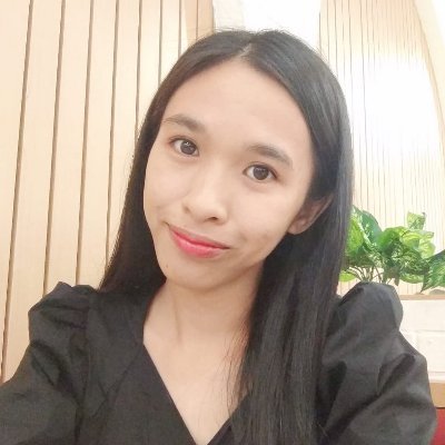 estterrrrrr's profile picture. Alive