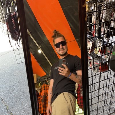 beebs112233's profile picture. chill the fuck out