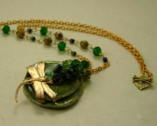eco friendly, recycler, upcycler, knitter, jewelry maker. Mother, wife, I love nature in all its shapes. Vegetarian, almost vegan and more...