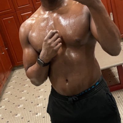 snakesnbriefs's profile picture. don't be weird