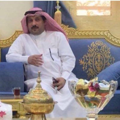 من ينتظر رد الجمايل من الناس @ كفه علي فعل الوفاء لايمده @. واللي يبي له ذكر طيب ونوماس @. شي يسويه للبشر لايعده