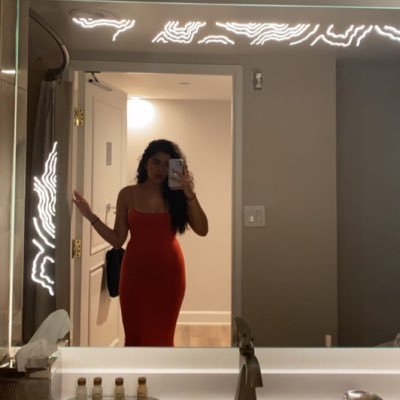 _vlyn_22's profile picture. 