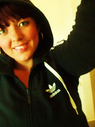 OMGLaura24's profile picture. Hi Twitterverse!!  It's Laura!