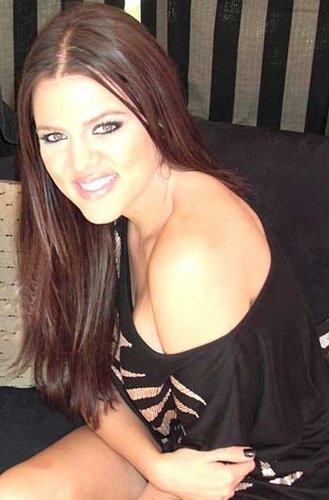 Khloe lover! i love Khloe, she is the reason i can be myself, imperfections and all and not care what others think! My rolemodel @khloekardashian ♥