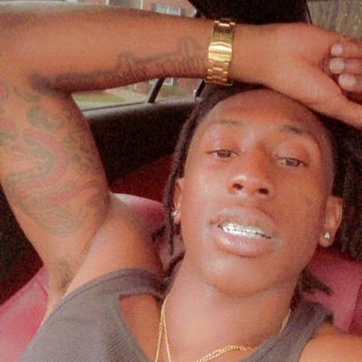 Devoeboy5's profile picture. Athlete | SCSU🐶 | HRS🖤OTB