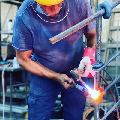 qAoCi8tRiEuCTva's profile picture. אומן במתכת נילחם נגד שחיתות ותפירת והרשעות שווא