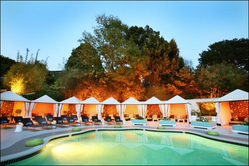 We are the poolside restaurant at the W Hotel in Westwood, CA.
We specialize in fine dining with an exceptional atmosphere.