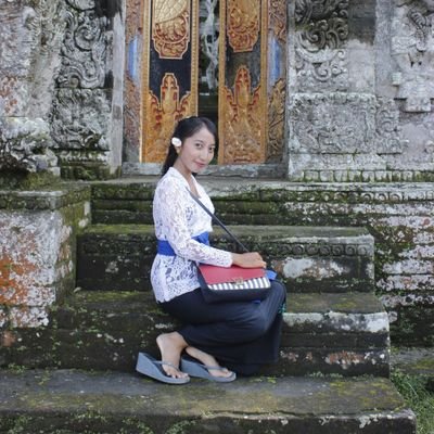 cuma orang biasa yang selalu dihancurkan dengan ekspetasi
