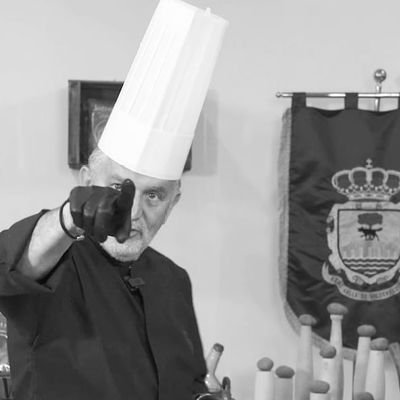 Chef. embajador Facyre, premio San Lorenzo ACOCYREX presidente de Cocineros Cantabria, premio Cocinart 2015, premio Nécora a la trayectoria  escritor Cantárida