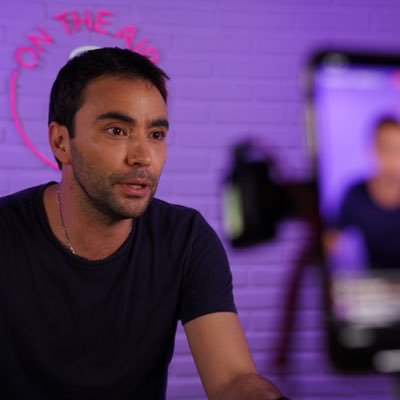 Comunicación (UBA). #TODOENOFF (YT). Streaming Infobae y @noseasneutral. El Cronista. Escribí