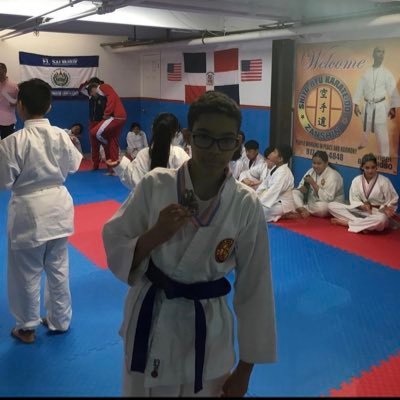 I play Fortnite for living trying to be a Twitch streamer and my goal is to reach 50 at least I’m going to create a new Twitch account called TCS Rom