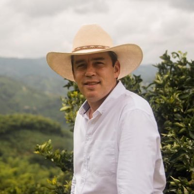 Ingeniero Agroindustrial. Convencido que Colombia se construye desde el sector rural