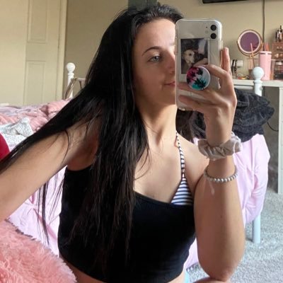 I’m only here to spread love💖💗& to get Ariana Grande to notice me🤷🏻♀️oh also I make cringey vids on youtube⬇️⬇️go check it out