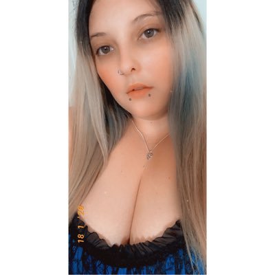 Hi my name is Courtney I am 23 and I am from Sydney Australia my biggest wish in life is to meet Eminem in person I have been his biggest fan since I was 5 😭