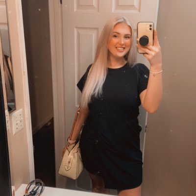 gabbyloetz's profile picture. Not an alcoholic and that’s on peridt ⁣ STL Hairstylist🤍