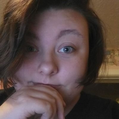 Just a weirdo with an internet connection! 💖 Toes 10/23/20💔 ✨penguins and memes😎 🎓Class of 2020 🫧she/her pansexual🫧