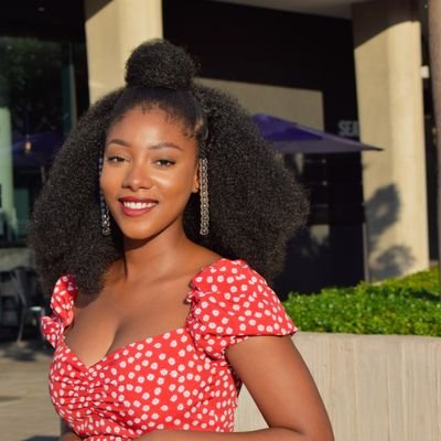 ThobekaShoziH's profile picture. Natural Hair Content Creator I  Lover of healthy hair |Instagram: @thobekashozi