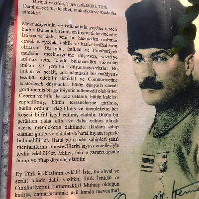 Hukukçu, Gezgin, Çok Okur, (eski) Blogçu, Galatasaraylı . Yaşama soldan bakar. En büyük kahramanı Mustafa Kemal Atatürk. 
(Takibi bırakanları ben de bırakırım)