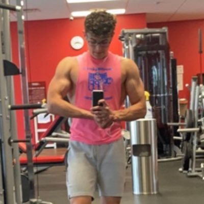 21 Y/O with a vision to become a competitive NATURAL body builder‼️ Follow my Journey🔥