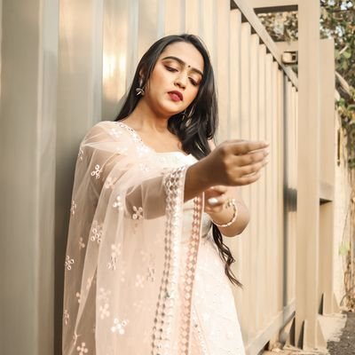 A stylist, fashion and food blogger,engineer, believer
