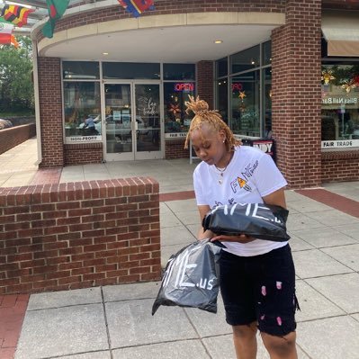 Owner of https://t.co/j0fJugp2b6 Customs👖🧵🔥 IG: fame.uscustoms NCCU Alumna 🦅