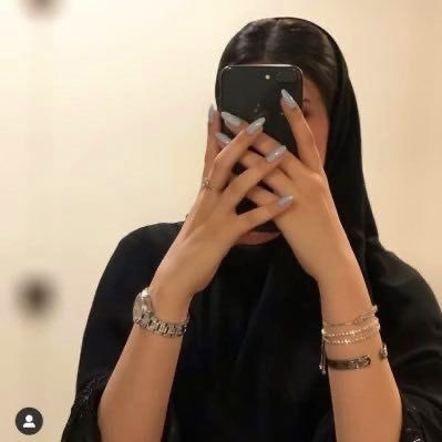 بـنـيّـه تـاهَـت فـي حُـب الـقـصـيـد🧚🏻‍♀️