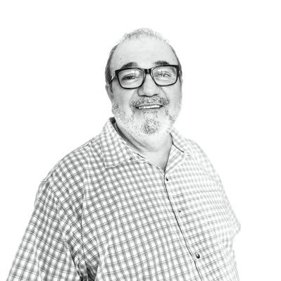 Former journalist. Love politics, history and music. Periodista jubilado. Me gustan la política, la historia y la música.