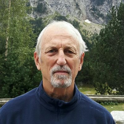 No sempre dic tot el que penso, però mai dic el que no penso.
Curiós en quasi tots el camps però escèptic en tot. No nego res, només dubto i busco respostes