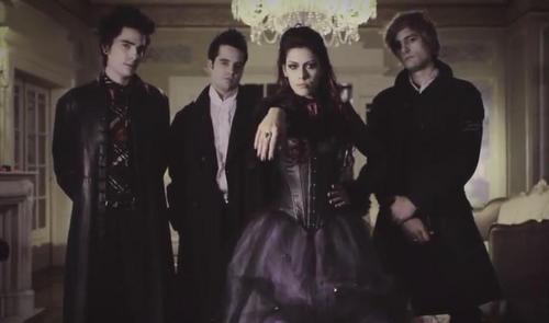 SIGA @YouAndINeedCW7