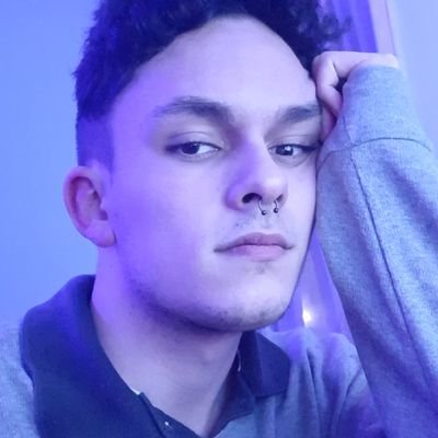 25 Casi siempre la vida del ser humano es repugnante, los videojuegos son lo unico que lo hace soportable.